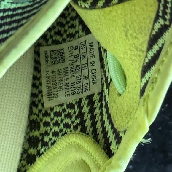 Men's adidas Yeezy Boost 350 V2 size 9 Neon Green - AUTHENTIC! - Picture 9 of 11